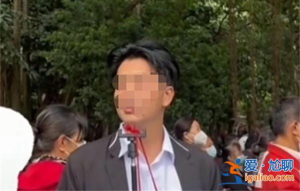 男子相亲角“反向相亲”气到大妈 吸引无数人眼球？