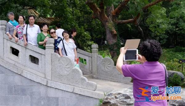 五一小长假旅游业爆了，但先别扯经济全面复苏[旅游]？