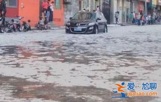 哈尔滨暴雨大片房屋被淹，居民连夜转移[连夜转移]？